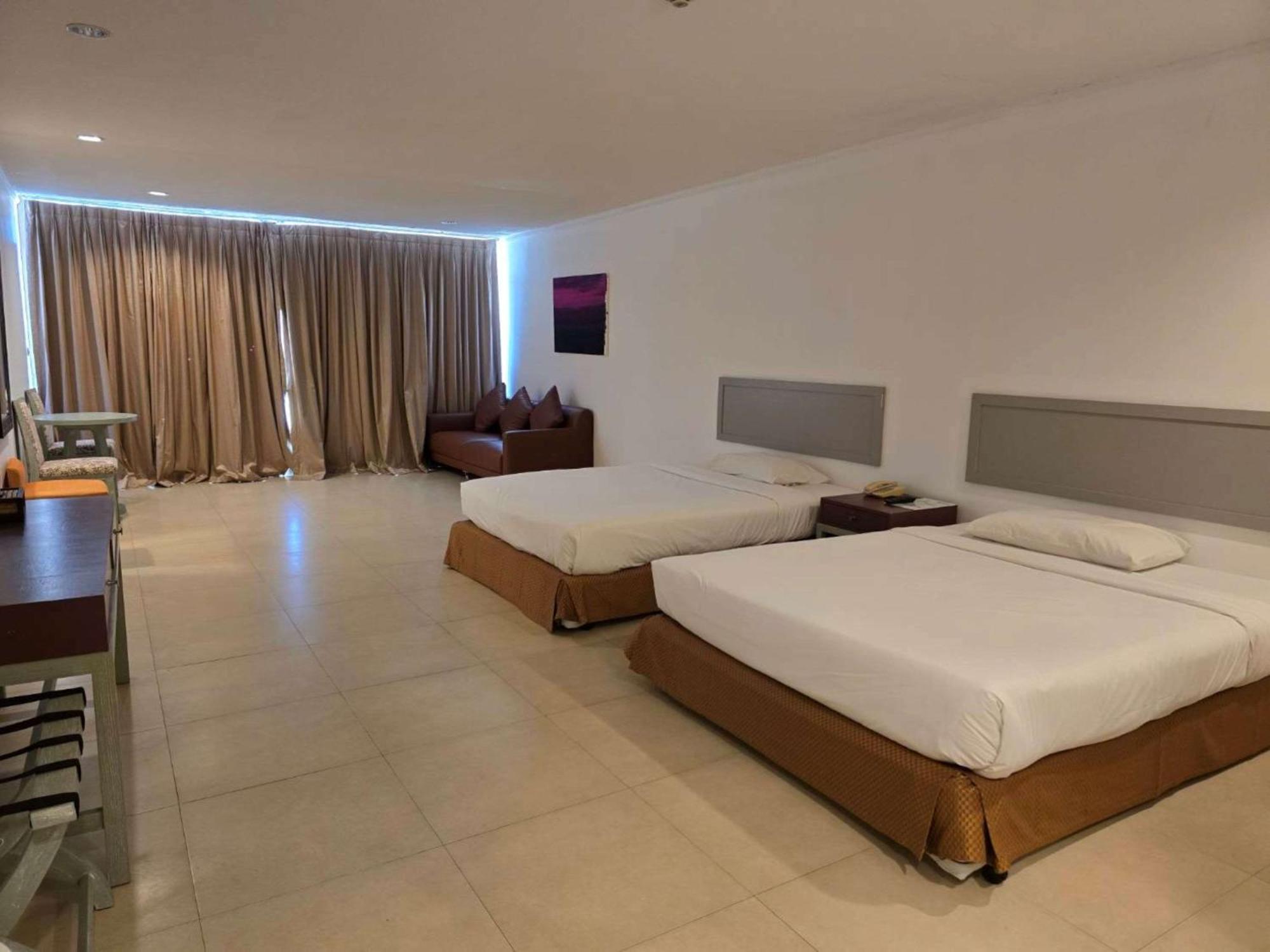 Hotel Tropicana Pattaja Kültér fotó