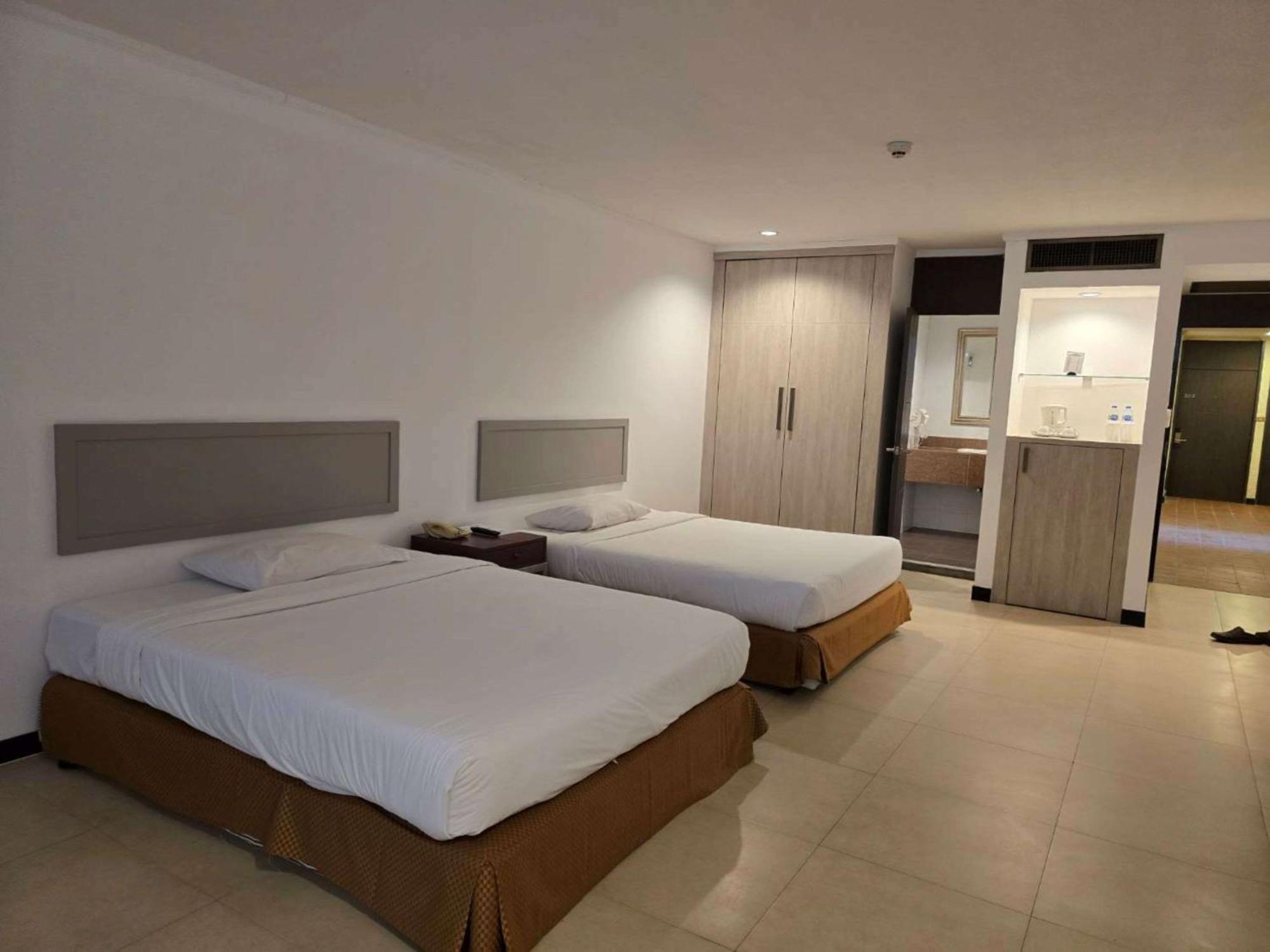 Hotel Tropicana Pattaja Kültér fotó